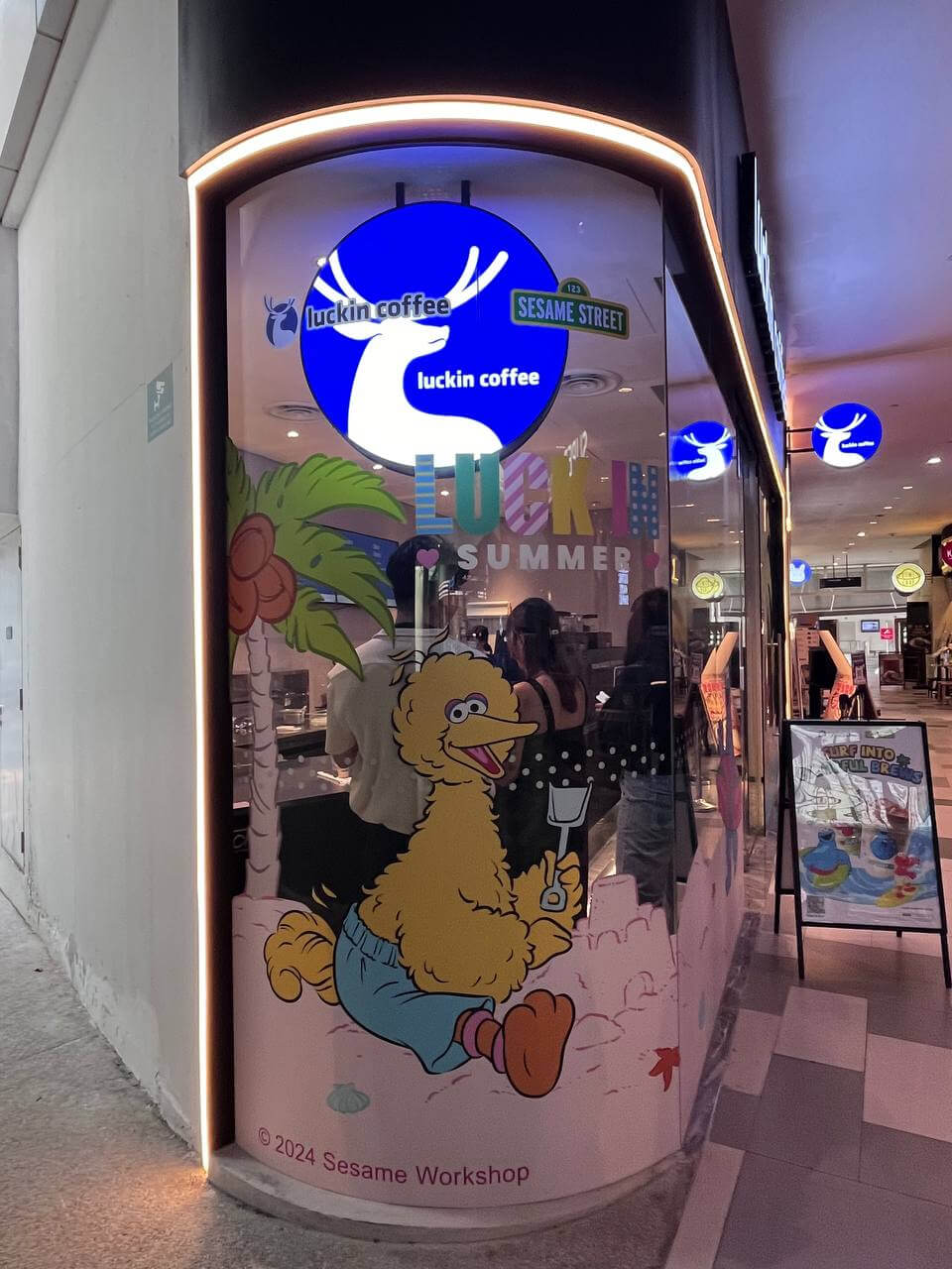 Luckin Coffee's outside area