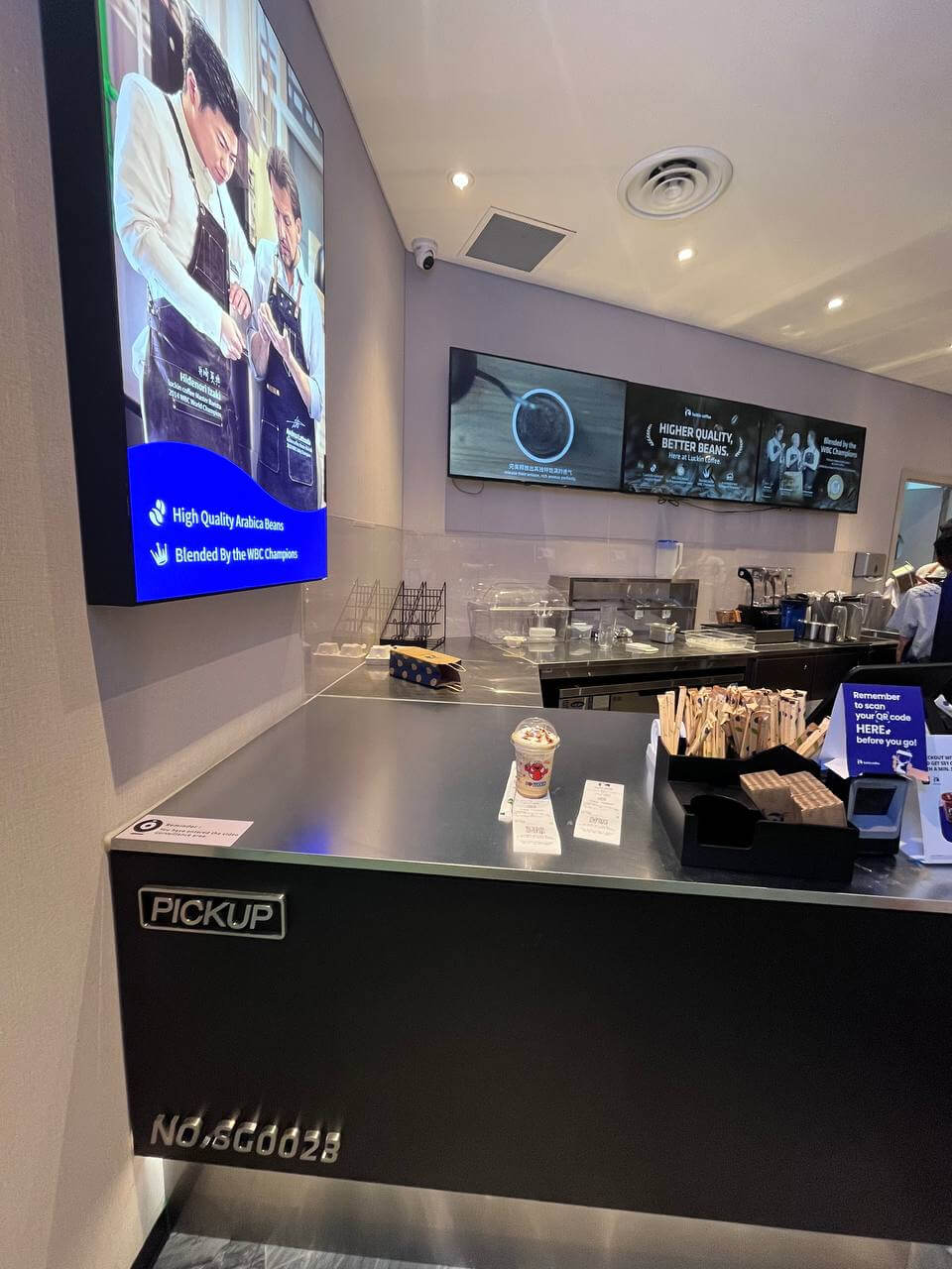 Luckin Coffee's pickup counter