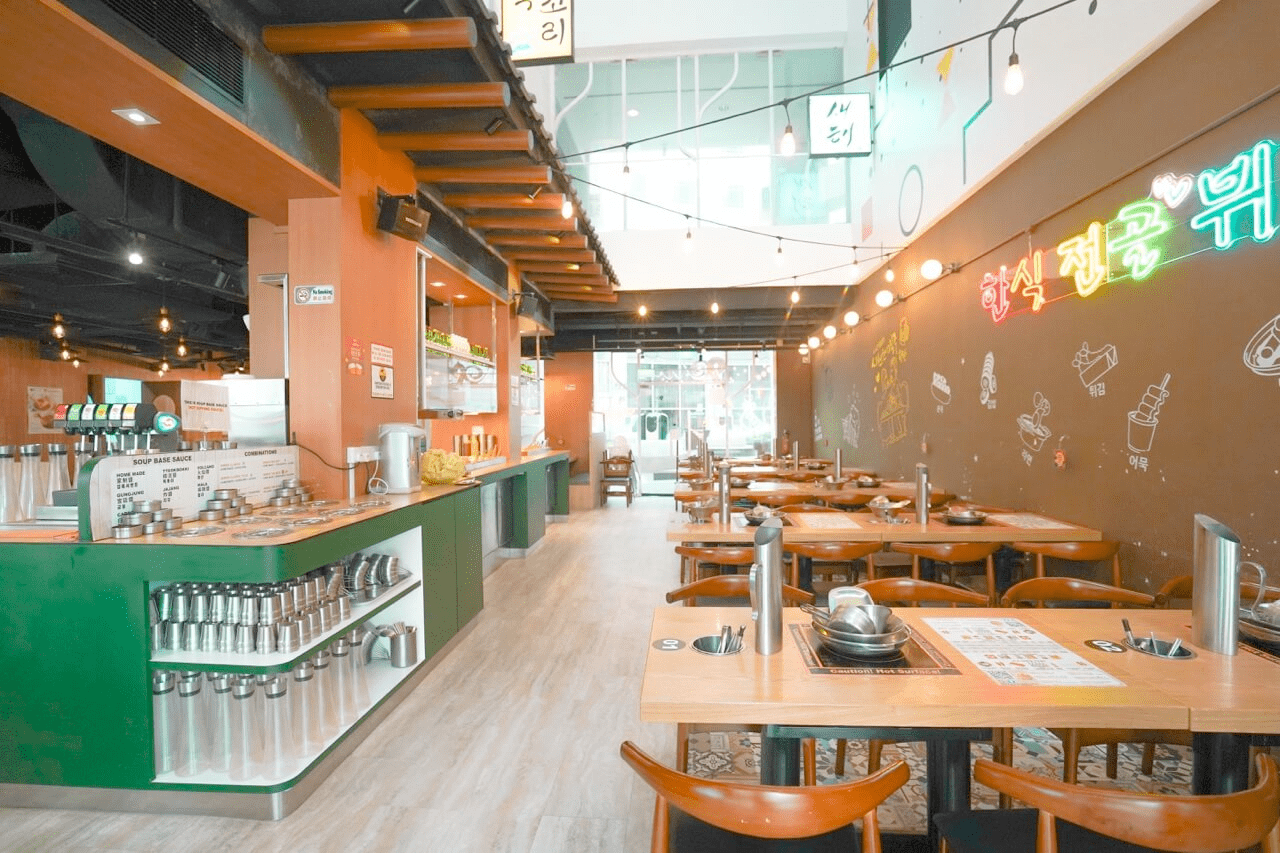 Full view of 90 Minutes restaurant